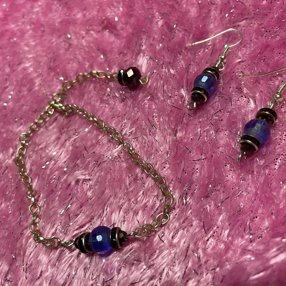 Pair bundle earnings and a matching bracelet
